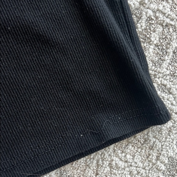 Elegant Black Sleeveless Dress - Picture 2 of 4